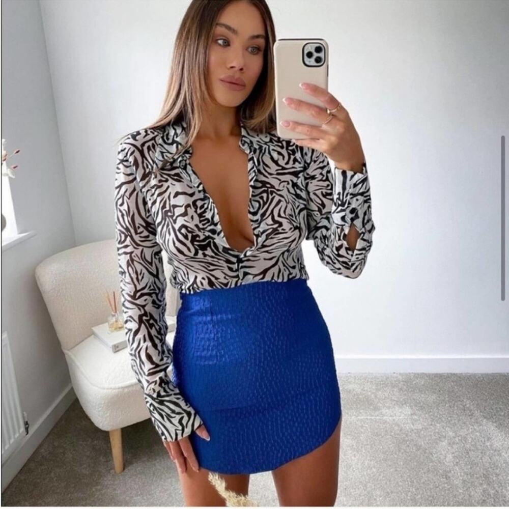 Zara Blue Textured Mini Skirt. Size Extra Small.